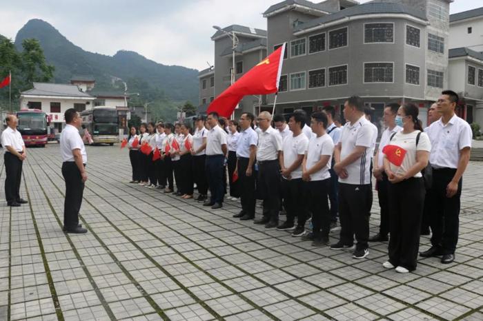 党史学习教育】学习拔群精神、走好新时代长征路 ——百色市中医医院开展“打卡红色教育基地 传承红色基因”专题培训活动