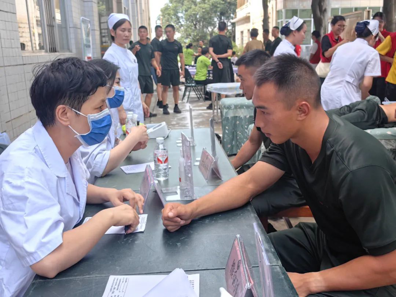 【医院动态】百色市中医医院：中医服务进军营，情系官兵送健康