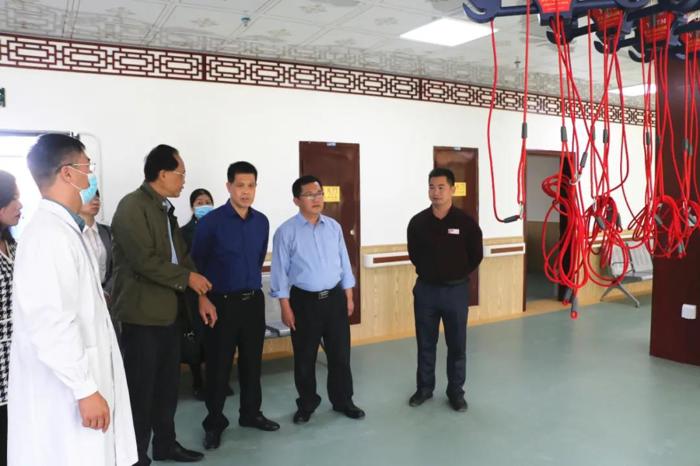 贺州市中医医院到百色市中医医院康复医学科考察交流