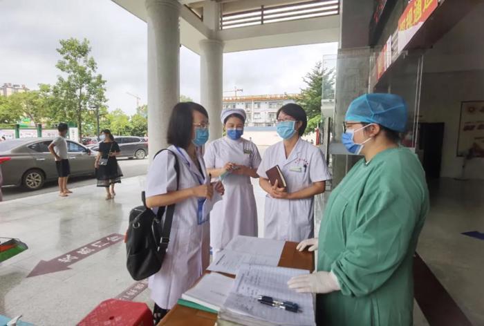 自治区中医药管理局督导组到百色市中医医院督查疫情防控工作
