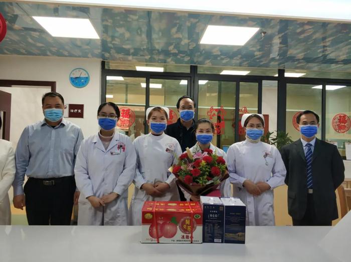 佳节慰问暖人心，凝心聚力鼓干劲 ——百色市中医医院院领导看望慰问春节期间坚守岗位的一线职工